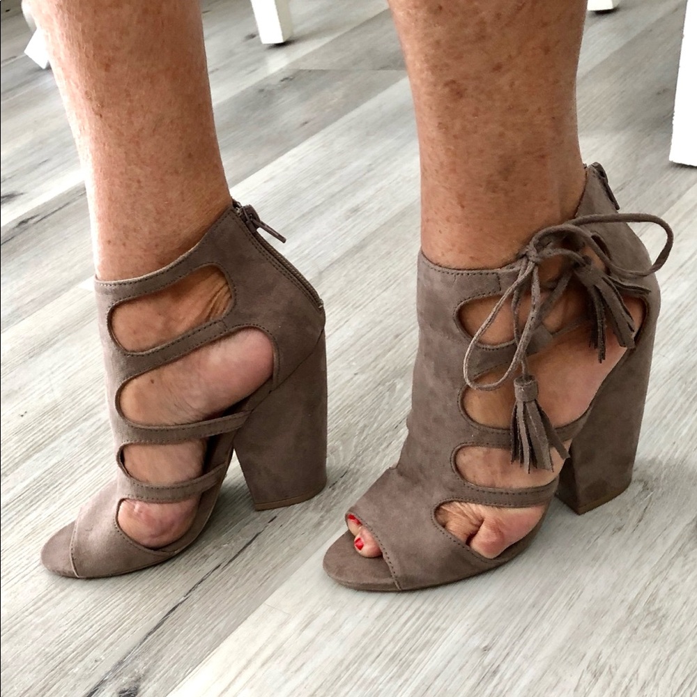 Qupid taupe heels